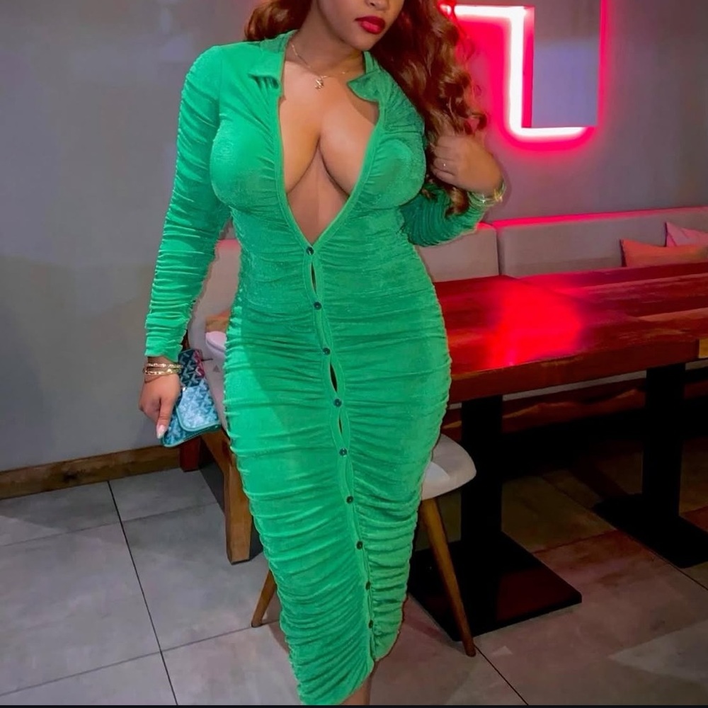 PrettyLittleThing Ruched Green Long Sleeve Dress